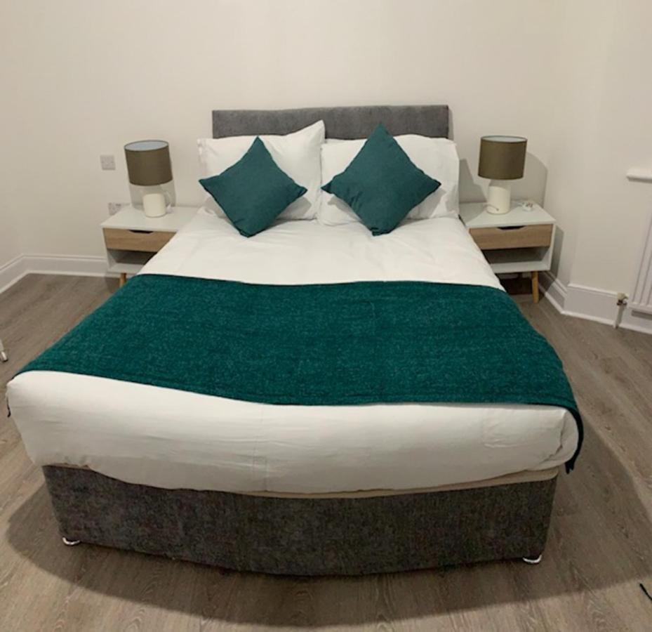 Beautiful All Room En-Suite 4 Bedrooms House , Free Parking, Wifi, Corporate, Contractors, Family Relocation, Contact Us For Long Term Rate Ilford Eksteriør bilde