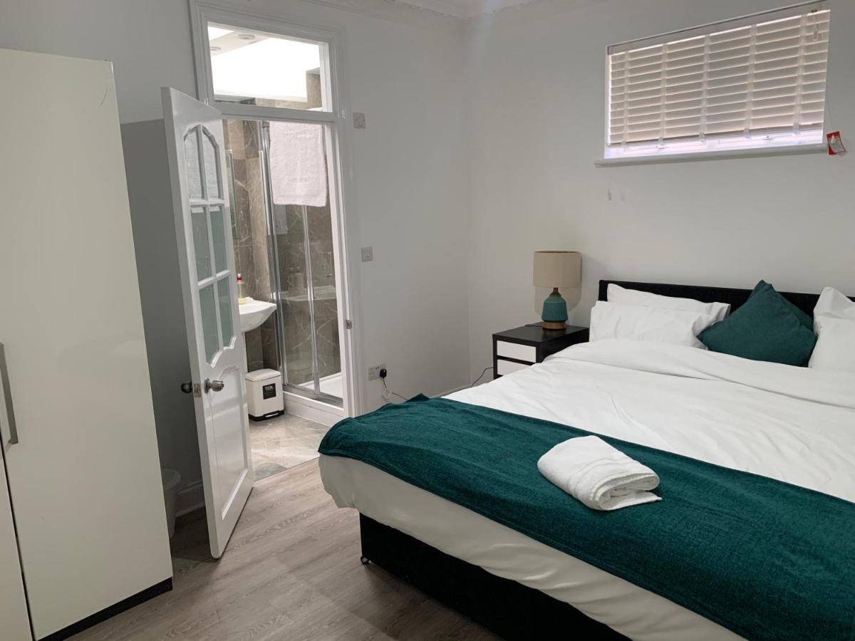 Beautiful All Room En-Suite 4 Bedrooms House , Free Parking, Wifi, Corporate, Contractors, Family Relocation, Contact Us For Long Term Rate Ilford Eksteriør bilde