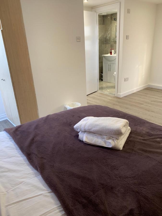 Beautiful All Room En-Suite 4 Bedrooms House , Free Parking, Wifi, Corporate, Contractors, Family Relocation, Contact Us For Long Term Rate Ilford Eksteriør bilde