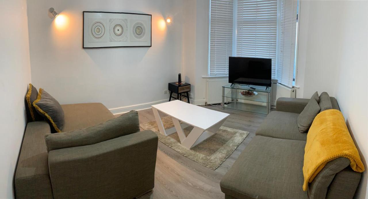 Beautiful All Room En-Suite 4 Bedrooms House , Free Parking, Wifi, Corporate, Contractors, Family Relocation, Contact Us For Long Term Rate Ilford Eksteriør bilde