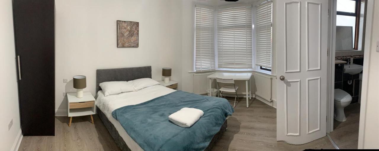 Beautiful All Room En-Suite 4 Bedrooms House , Free Parking, Wifi, Corporate, Contractors, Family Relocation, Contact Us For Long Term Rate Ilford Eksteriør bilde