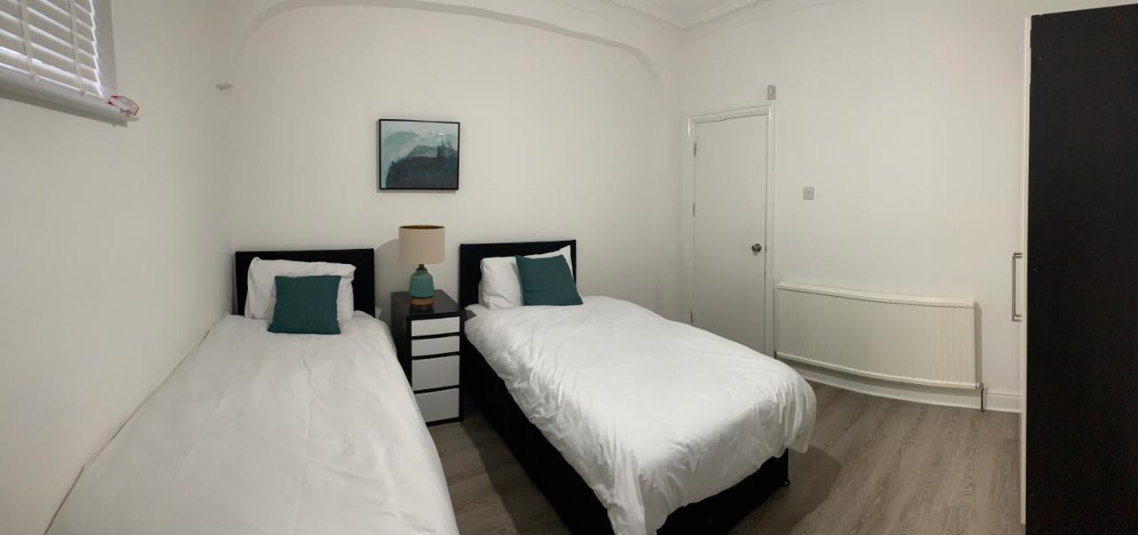 Beautiful All Room En-Suite 4 Bedrooms House , Free Parking, Wifi, Corporate, Contractors, Family Relocation, Contact Us For Long Term Rate Ilford Eksteriør bilde